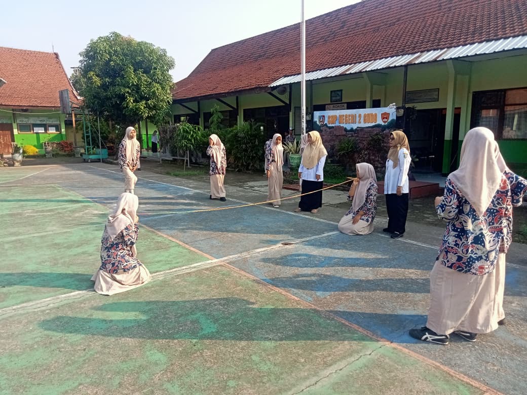 Gawai Minggir Dulu, Permainan Tradisional Jadi Idola Di SMP Negeri 2 Gudo